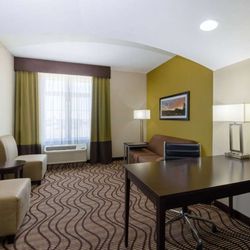 La Quinta by Wyndham Artesia - Guest room