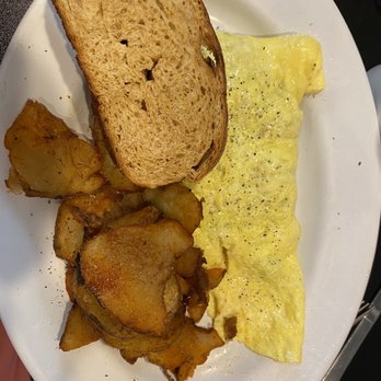 Maple Leaf Diner - Denver omelette with potatoes and toast - American Near Me - Dallas, Texas Maple Leaf Diner - Denver omelette with potatoes and toast - American Near Me - Dallas, Texas