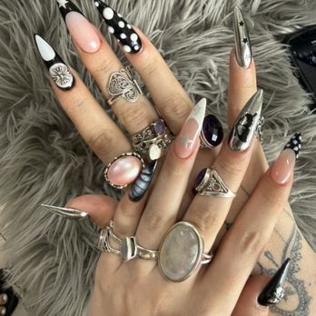 Coco Luxe Nails - Eyelash Service Near Me - Santa Monica, California