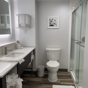 Hampton Inn Prescott - Beautifully upgraded restroom. - Hotels Near Me - Prescott, Arizona Hampton Inn Prescott - Beautifully upgraded restroom. - Hotels Near Me - Prescott, Arizona