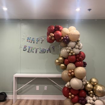 Dreamland Art and Play - Garland package decor - Indoor Playcenter Near Me - Blackhawk, California