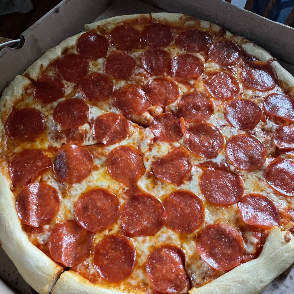 Melfi & Santangelo - Large pie with pepperoni - Pizza Near Me - Girard, Ohio Melfi & Santangelo - Large pie with pepperoni - Pizza Near Me - Girard, Ohio