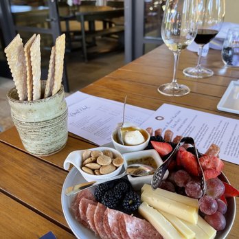 Round Pond Estate Winery - Artisan tasting - Wineries Near Me - Rutherford, California Round Pond Estate Winery - Artisan tasting - Wineries Near Me - Rutherford, California