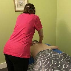 Footy Rooty -Louisville - Deep tissue massage in a single room