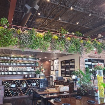V Lotus - Interior - Vietnamese Near Me - Sugar Land, Texas
