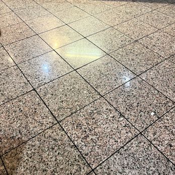 Buffalo House Cafe - Sticky flooring and tables - Chicken Wings Near Me - Lilburn, Georgia