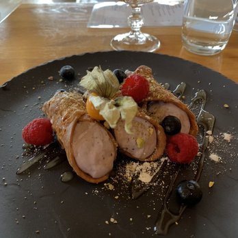 Fiore Famiglia - cannoli - Italian Near Me - Vancouver, British Columbia