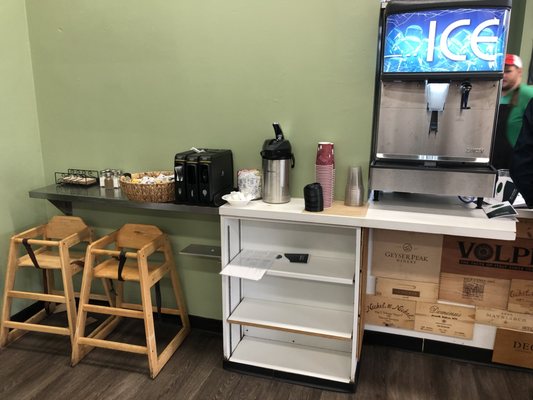 Fino's Italian Deli & Catering by null
