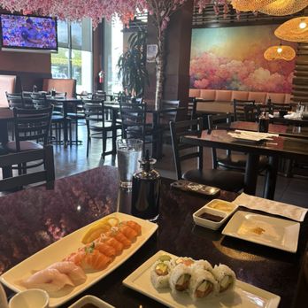 Drunken fish - Cherry Blossom tree in the middle of the restaurant! - Sushi Bars Near Me - Los Angeles, California Drunken fish - Cherry Blossom tree in the middle of the restaurant! - Sushi Bars Near Me - Los Angeles, California