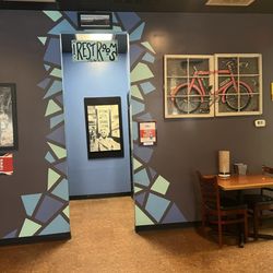 Broomelli Boys Pizzeria - Interior