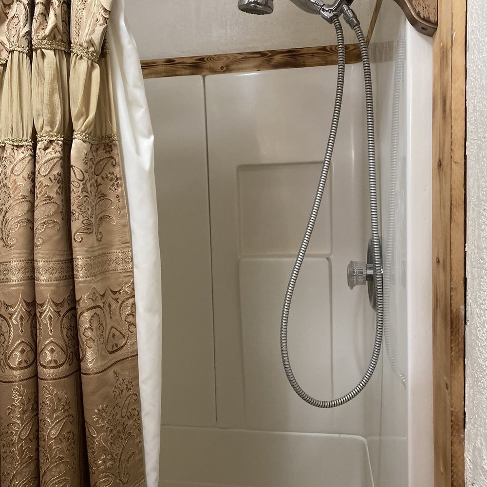 Black Bear Motel - The shower - Hotels Near Me - Davenport, Washington Black Bear Motel - The shower - Hotels Near Me - Davenport, Washington