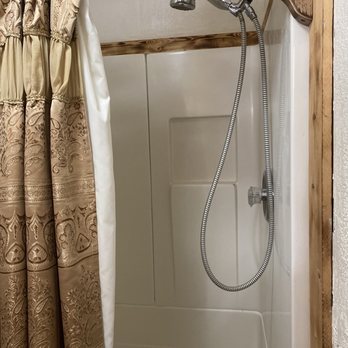 Black Bear Motel - The shower - Hotels Near Me - Davenport, Washington Black Bear Motel - The shower - Hotels Near Me - Davenport, Washington