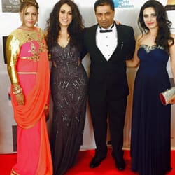 Divas on red carpet.