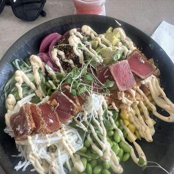 Shore Club Chicago - Ahi Tuna Bowl - Lounges Near Me - Chicago, Illinois