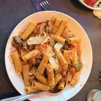 Babe's at Harbor Point - Steak Riggies were very good - Pizza Near Me - Utica, New York
