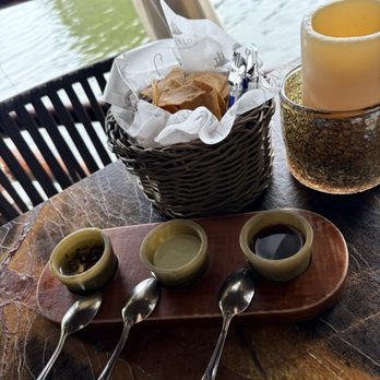 Navíos - Complimentary Chips and Salsa - Mexican Near Me - Cancún, ROO