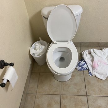 Floridays Resort Orlando - Toilet - Hotels Near Me - Orlando, Florida