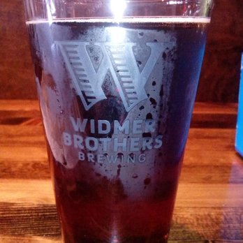 Dundee's Bar and Grill - Good beer and dinner for Monday Night Football! The staff is AWESOME!!!!!! - Breakfast & Brunch Near Me - Seaside, Oregon