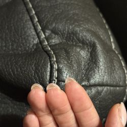 Nail Gallery Nola - Gel X glue stuck under my nails. Very uncomfortable.