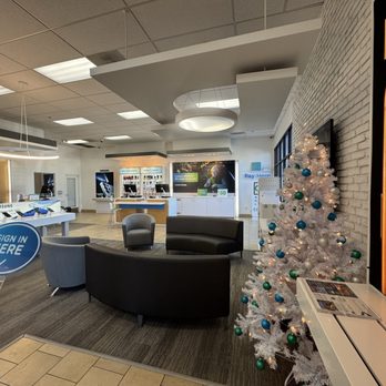 Cox Store - Inside with comfy seats - Television Service Providers Near Me - Santee, California Cox Store - Inside with comfy seats - Television Service Providers Near Me - Santee, California