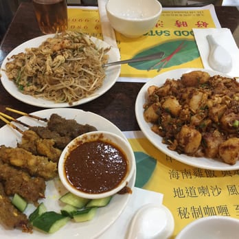 好時沙嗲 - Mixed satay plate, Sambal Beehoon Goreng (noodles), Chai Tau Kway (radish cake) - Singaporean Near Me - Hong Kong, HK