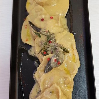 Costa d'Amalfi - agnolotti farcis au veau, petits legumes, beurre et sauge - Italian Near Me - Paris, 75