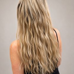 Keratin bond hair extensions. Beach wave hair