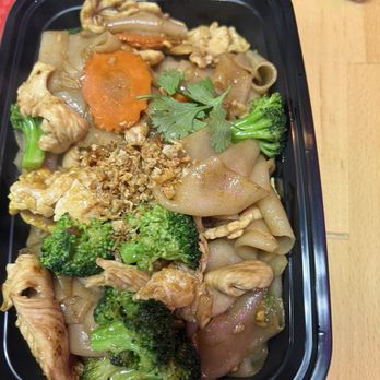 Popular Thai - Pad Se Eiw - Thai Near Me - Woodburn, Oregon Popular Thai - Pad Se Eiw - Thai Near Me - Woodburn, Oregon