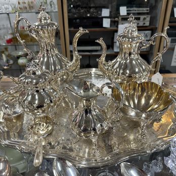 Antiques On Pierce - Antiques Near Me - Milwaukee, Wisconsin
