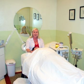 La Vogue Coiffure - Owner/Esthetician, Dee, in private Skin Care room. - Makeup Artists Near Me - San Pedro, California La Vogue Coiffure - Owner/Esthetician, Dee, in private Skin Care room. - Makeup Artists Near Me - San Pedro, California
