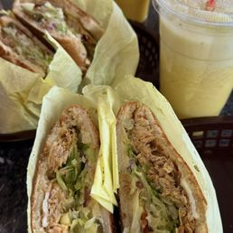 Torta de Lomo y Torta Cubana. Agua de piña, horchata, y agua fresca de mango Torta de Lomo y Torta Cubana. Agua de piña, horchata, y agua fresca de mango