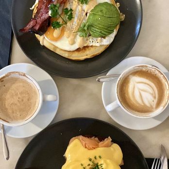 Dear Breakfast Alfama - Royal Eggs Benedict & Halloumi Pancakes - Breakfast & Brunch Near Me - Lisbon, 11