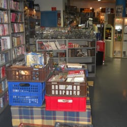Highlander Games - Diese Kisten laden zum Stöbern ein. Hier findet sich immer das ein oder andere Schnäppchen.