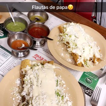 La Casa de Toño - I ordered the flautas de papa & the surtidas (one of each-chicken, beef & potato) - Mexican Near Me - México, D.F., DIF La Casa de Toño - I ordered the flautas de papa & the surtidas (one of each-chicken, beef & potato) - Mexican Near Me - México, D.F., DIF