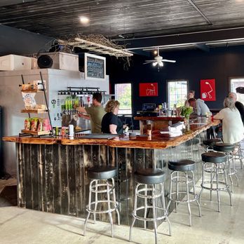 Ilwaco Cider Company - Bar - Cideries Near Me - Ilwaco, Washington Ilwaco Cider Company - Bar - Cideries Near Me - Ilwaco, Washington