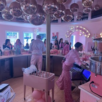 Brooke’s Bubble Bar - Champagne Bars Near Me - Fredericksburg, Texas