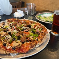 Lamppost Pizza Main Street Brewery - Combo Medium- 12" Pizza (8 Slices)