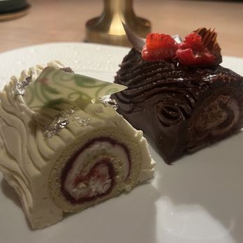 Lex Yard - guanaja buche de noel, jam,  dk choc ganache; cranberry orange buche de noel, vanilla roulade, cranberry orange comp, wh. choc cream - New American Near Me - New York, New York