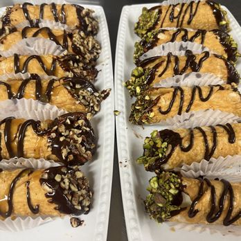 Ezekiel’s Tin Rooster - Cannolis - Coffee & Tea Near Me - North Bend, Oregon Ezekiel’s Tin Rooster - Cannolis - Coffee & Tea Near Me - North Bend, Oregon