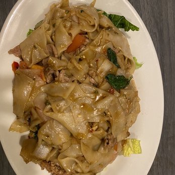 Kanlaya Thai Restaurant - Drunken Noodles with Beef - Thai Near Me - Harrisburg, Pennsylvania Kanlaya Thai Restaurant - Drunken Noodles with Beef - Thai Near Me - Harrisburg, Pennsylvania