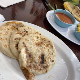 Pupusas Revueltas