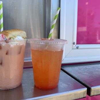 Al Pastor Papi - Senorita bread strawberry horchata and calamansi juice - Food Trucks Near Me - San Francisco, California