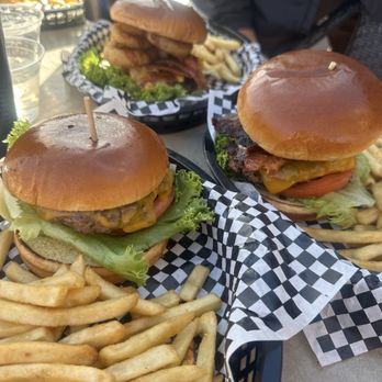 Canyon Breeze Restaurant - Burgers - Ice Cream & Frozen Yogurt Near Me - Sedona, Arizona Canyon Breeze Restaurant - Burgers - Ice Cream & Frozen Yogurt Near Me - Sedona, Arizona