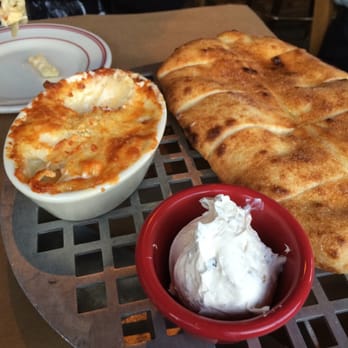 Vinsetta Garage - The side of Mac and cheese and the appetizer breadsticks with a cream Cheese type Of sauce - American Near Me - Berkley, Michigan Vinsetta Garage - The side of Mac and cheese and the appetizer breadsticks with a cream Cheese type Of sauce - American Near Me - Berkley, Michigan