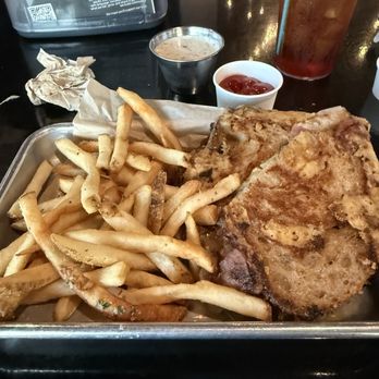 Lakewood Social - Broccoli cheese melt and fries - Bars Near Me - Durham, North Carolina