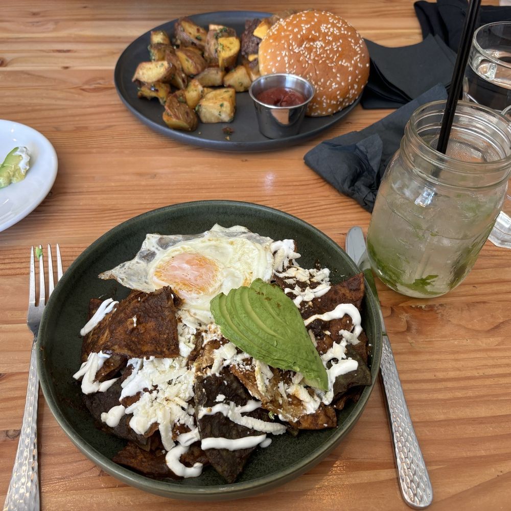 Un Amor - Mole chilaquiles and smash burger - Breakfast & Brunch Near Me - Chicago, Illinois Un Amor - Mole chilaquiles and smash burger - Breakfast & Brunch Near Me - Chicago, Illinois
