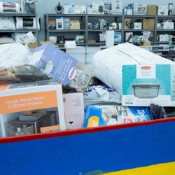Deals Outlet Bin Store