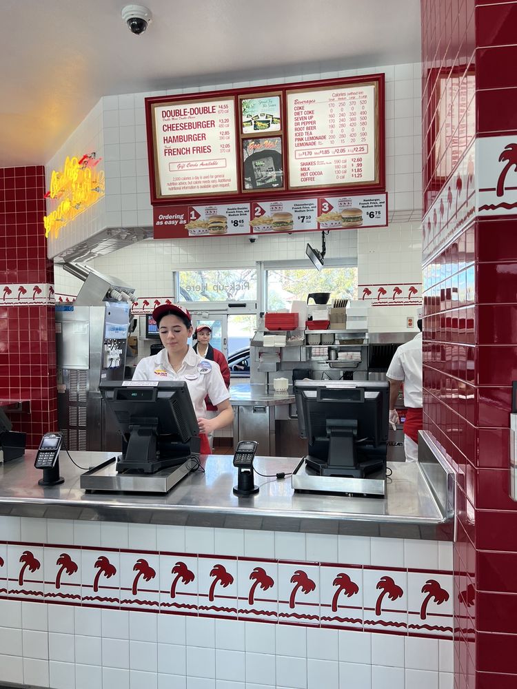 In-N-Out Burger - Photo 2