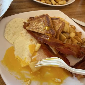 Dulce De Leche Bakery - Egg and bacon plate - Bakeries Near Me - West New York, New Jersey Dulce De Leche Bakery - Egg and bacon plate - Bakeries Near Me - West New York, New Jersey