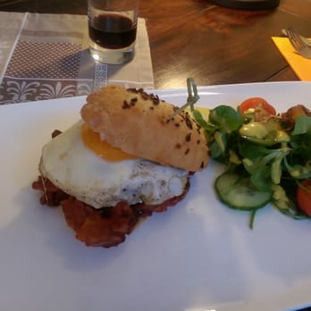 Hermanns Restaurant - Gerupftes Schwein - Hotels Near Me - Jüterbog, BB